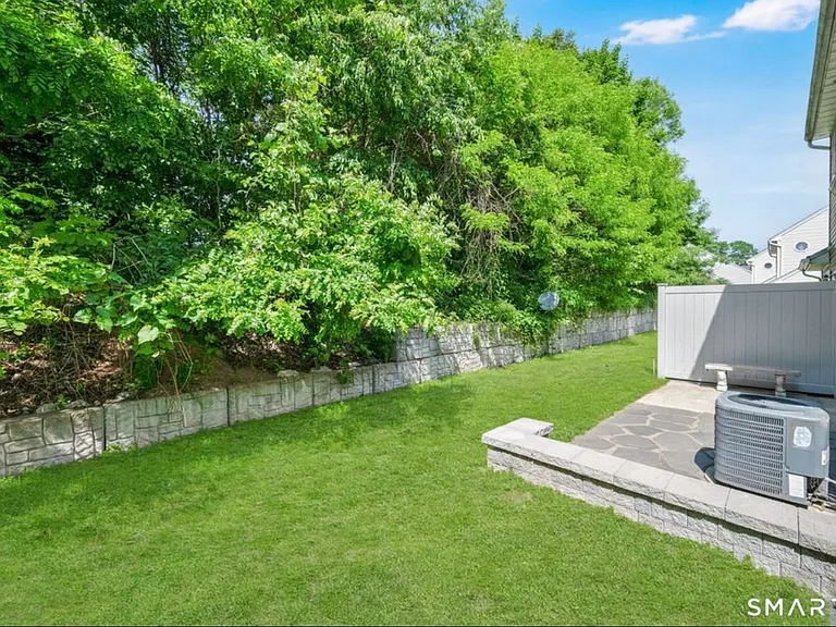 16 Maple St #20 — Photo 4