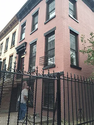 Rented by RES New York | media 9