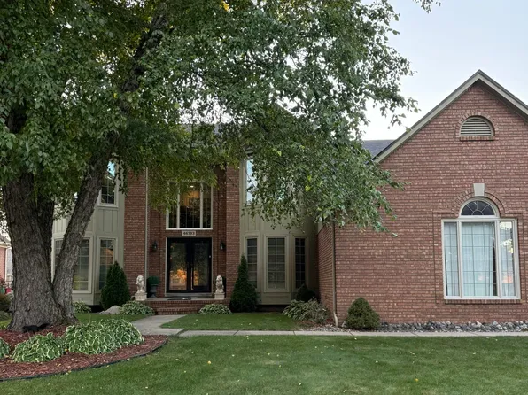46793 Springwood Dr, Macomb, MI 48044
