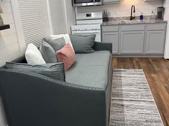 5th image of 214 Susan Rd