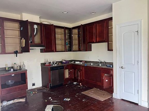 5th image of 3227 Toledano St