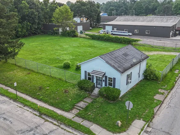 429 S 9th St, Niles, MI 49120