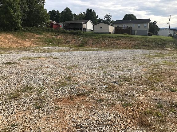 2nd image of 1126 McGhee Ln