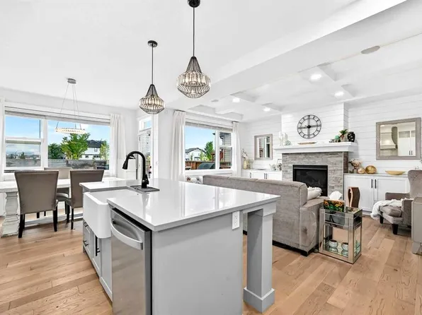 313 N Walgrove Ter SE, Calgary, AB T2X 4E8