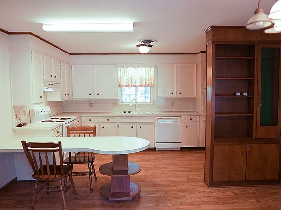3rd image of 125 Beechwood St