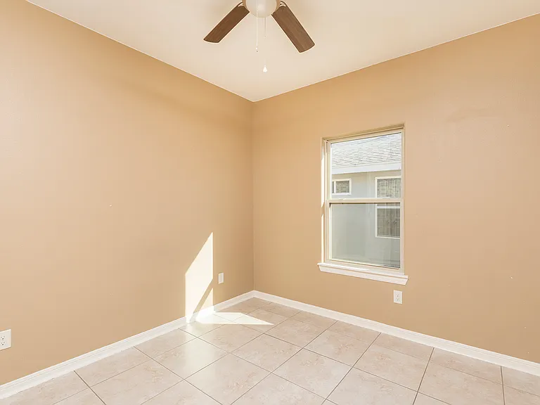 1331 E Candor Dr — Photo 13