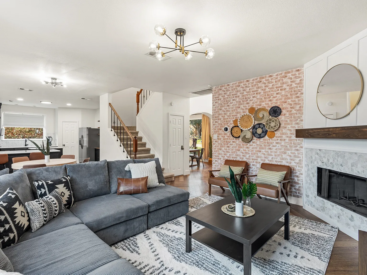 5 bed, 2.5 bath, 2154 sqft, $9,750 — Photo 3