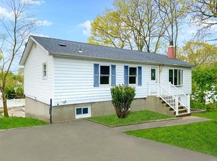 22 Chestnut St, Ronkonkoma, NY 11779