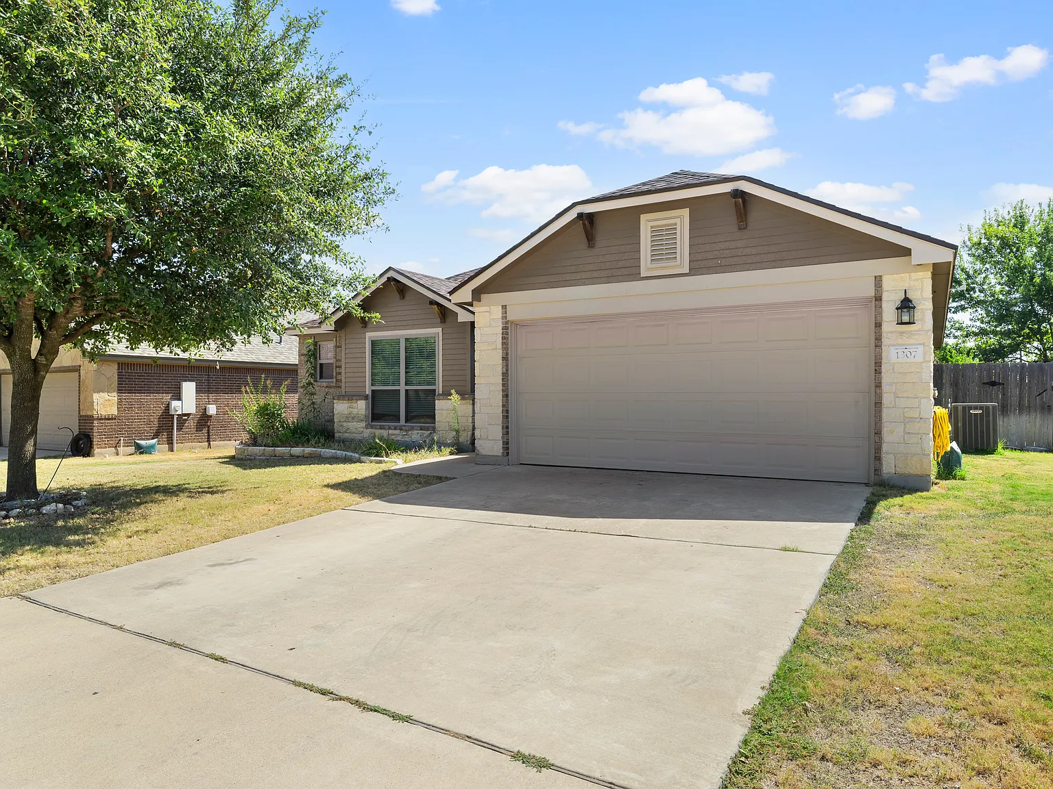 3 bed, 1656 sqft, $2,000 — Photo 3
