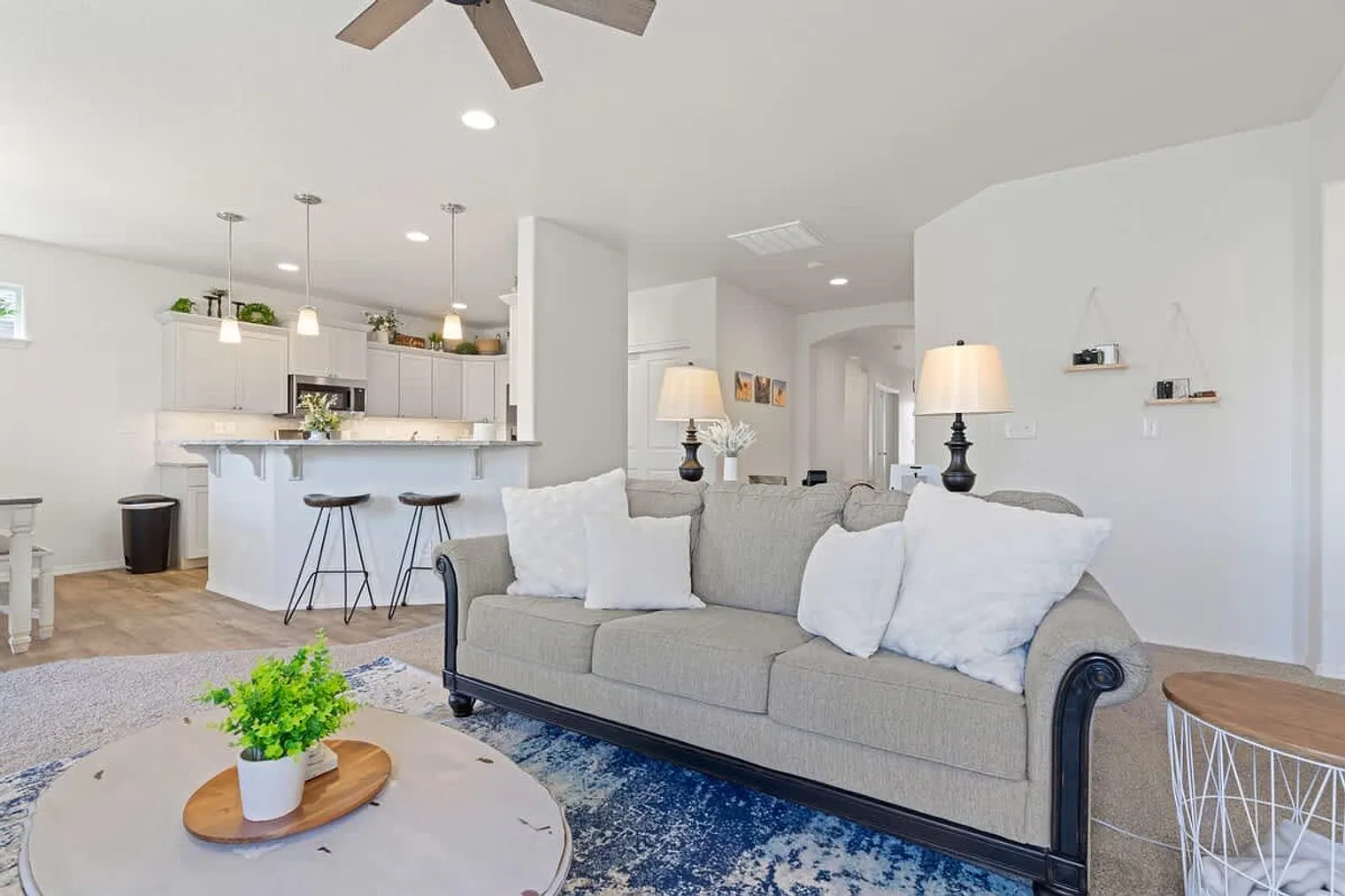 3 bed, 2.0 bath, 1571 sqft, $4,778 — Photo 4