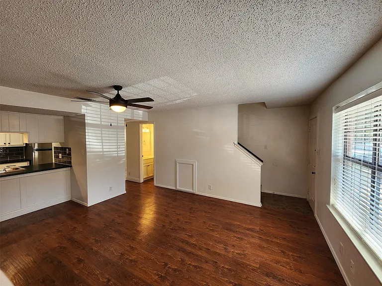 716 W Mulberry St #18 — Photo 2