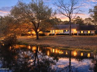 1921 Kingslea Dr, Gautier, MS 39553