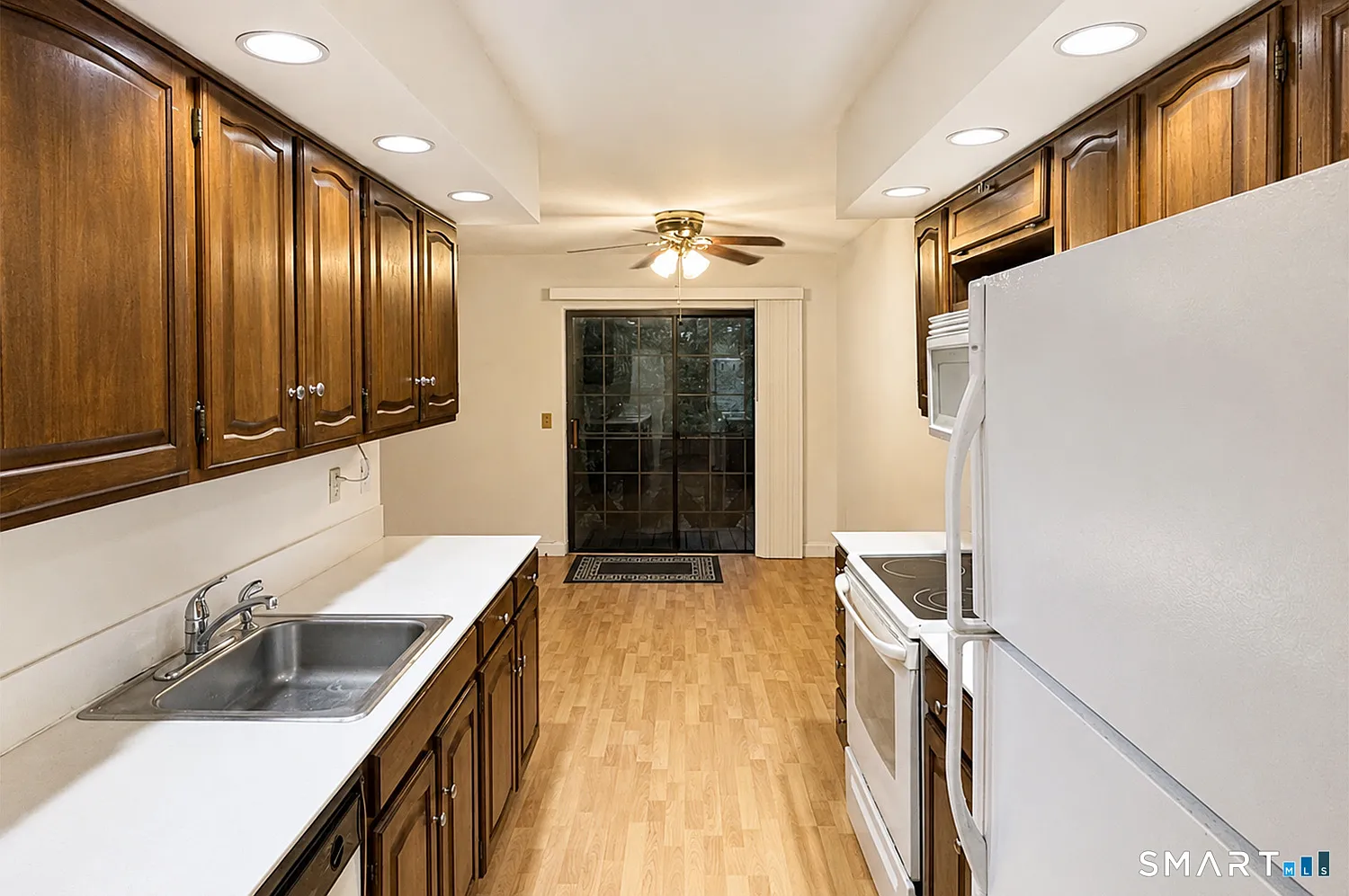 2 bed, 1.0 bath, 990 sqft, $2,600 — Photo 2