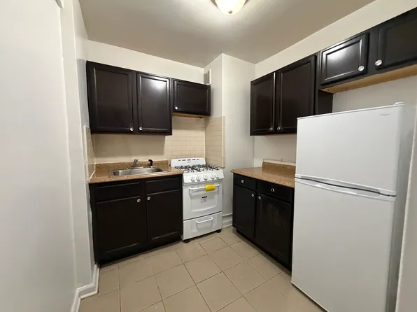 3900 Kings Highway image 1 of 5