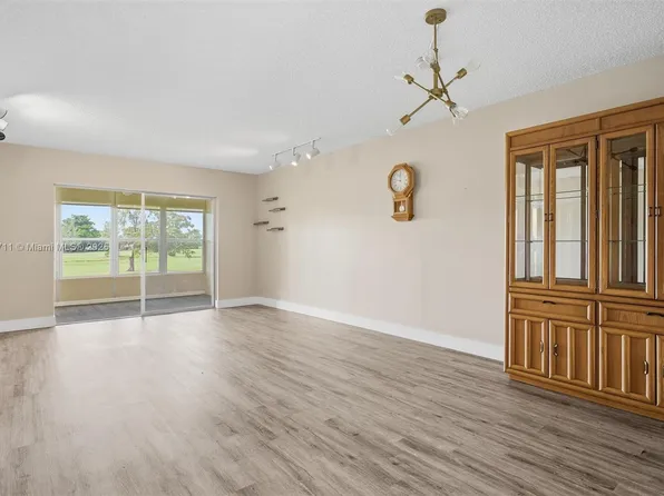 1035 Country Club Dr APT 208, Margate, FL 33063