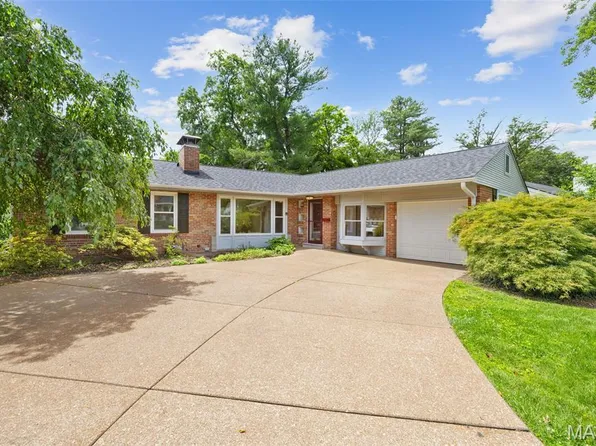 216 Turf Ct, Saint Louis, MO 63119