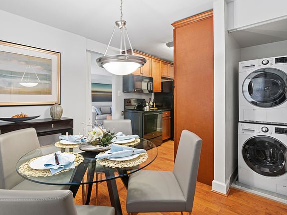 Eat-In Kitchen with Washer & Dryer