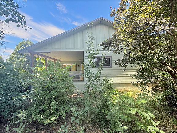 4th image of 2050 James Avenue
