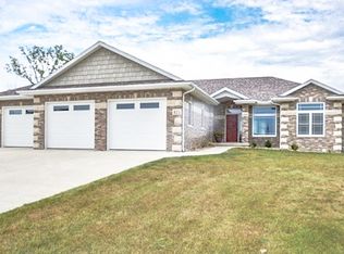 411 Holt St, Anamosa, IA 52205