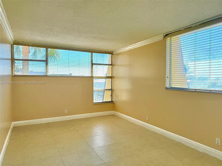920 NE 199th St #4J — Photo 15