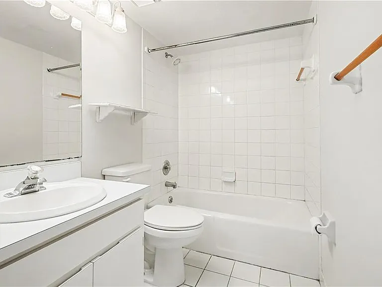 4528 SE 5th Pl #8A — Photo 11