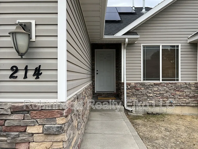 214 Brookwood Dr — Photo 2