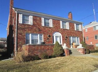 558 S 34th St, Omaha, NE 68105