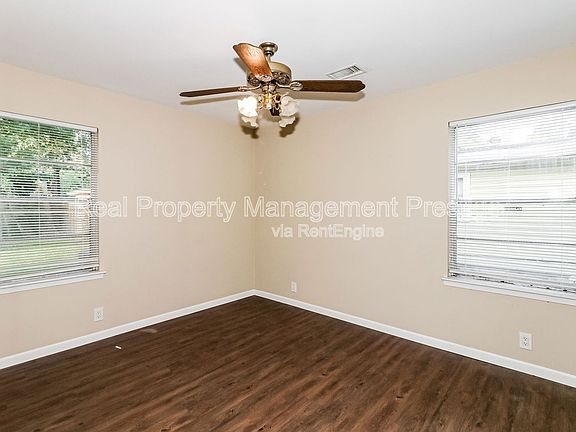 3rd image of 6910 Cole Creek Dr