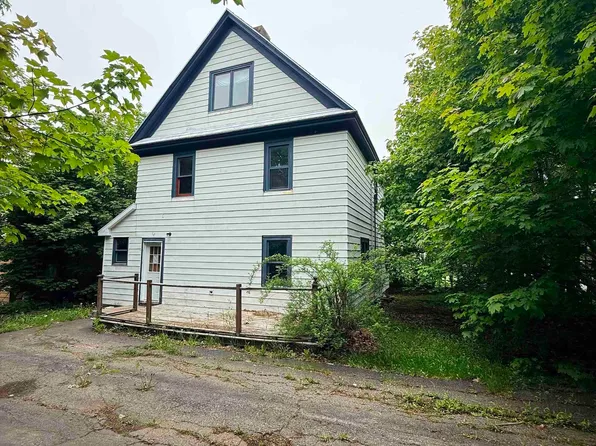 25 Queen St, Cape Breton, NS B1V 1L2