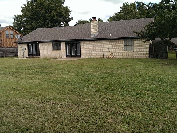 8424 Back Yard & 2 Patio Areas