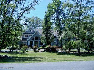 353 Wyndham Dr, Cresco, PA 18326