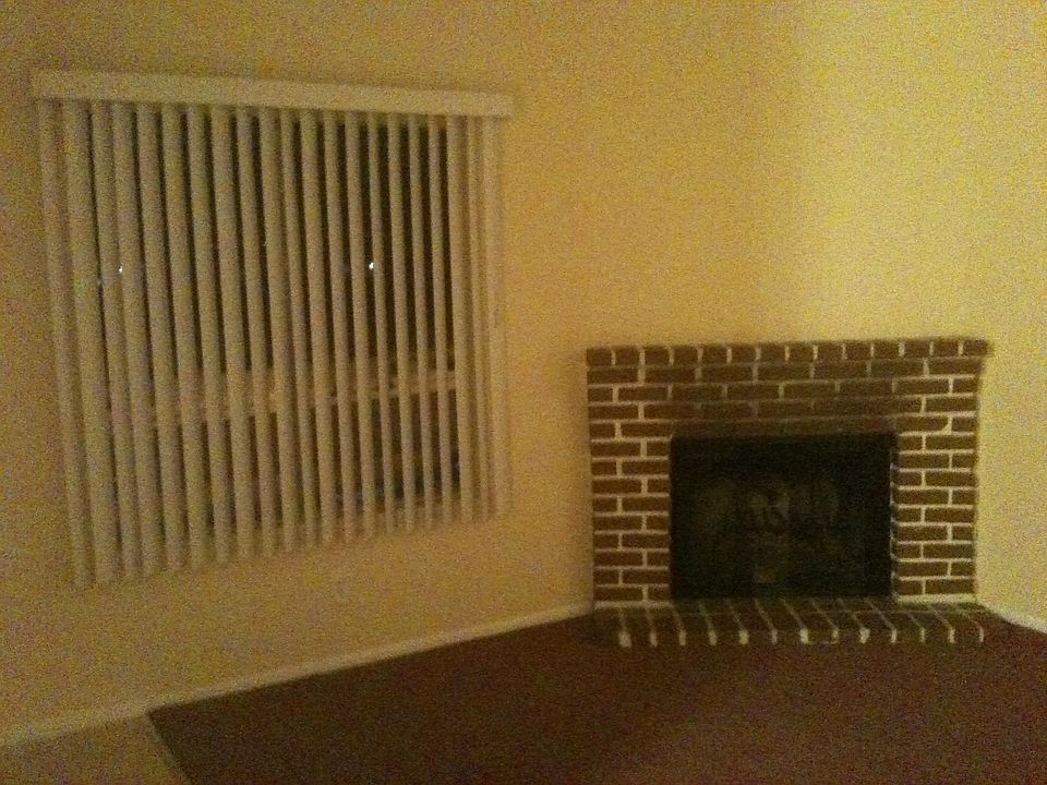 Fireplace/Living Room