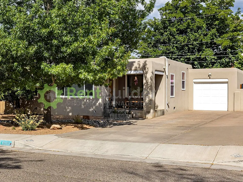 816 Loma Vista Dr NE