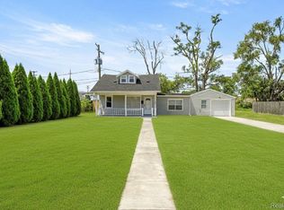 1138 McKinley St, Wyandotte, MI