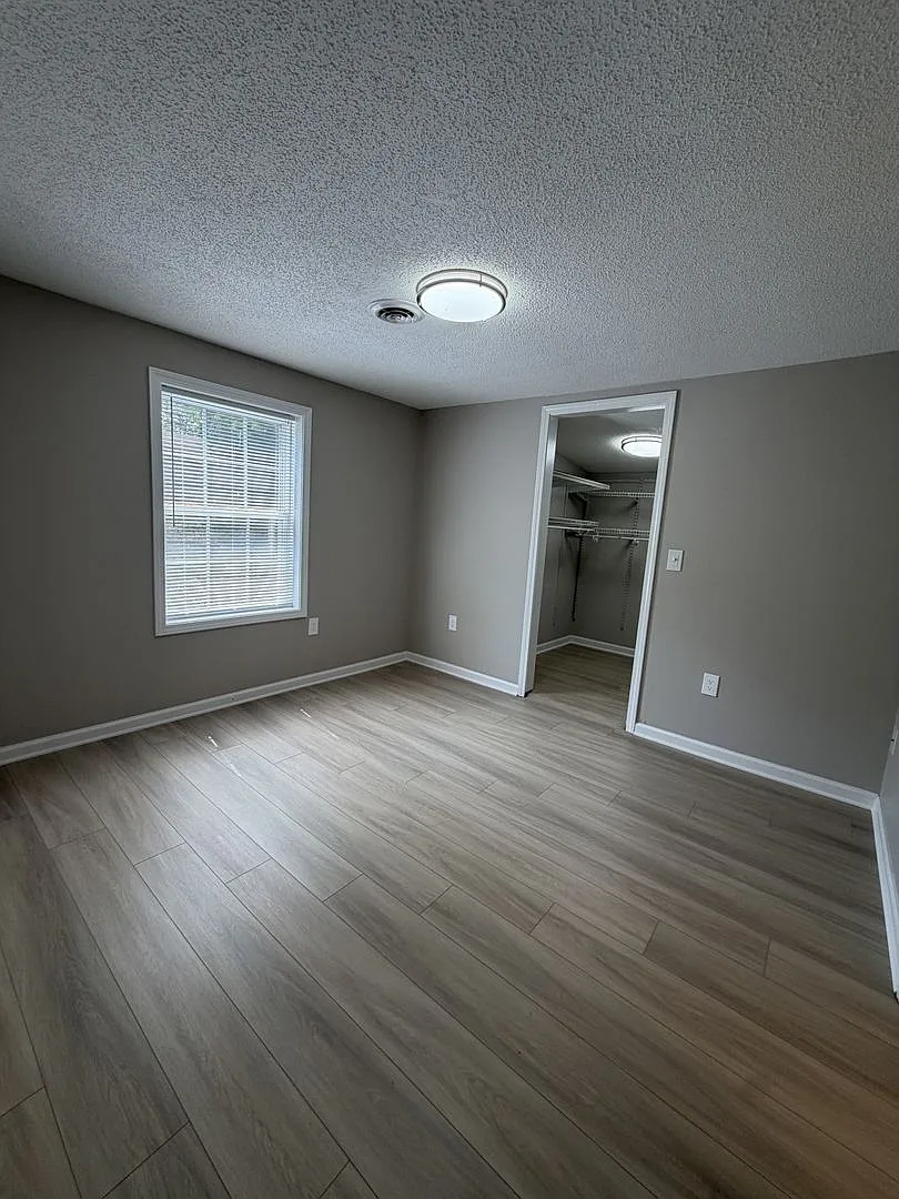 Long Street Apartments — Photo 4