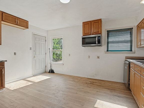 5th image of 1024 Harris Dr