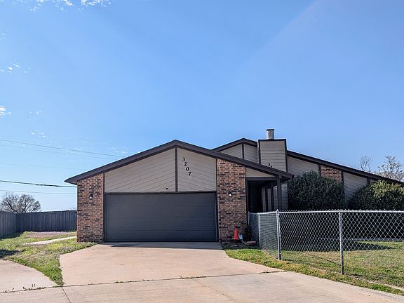 2nd image of 3207 Lois Arlene Cir #3207