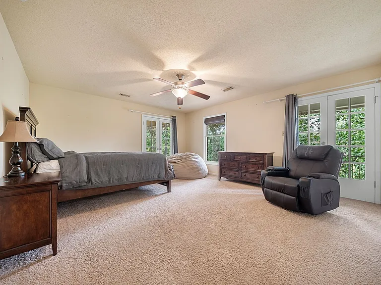 112 Leigh Cir — Photo 25