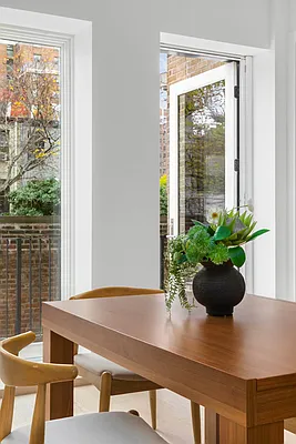 Sold by Park Property Advisors | media 6