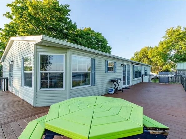 9285 State Park Rd, Three Mile Bay, NY 13693