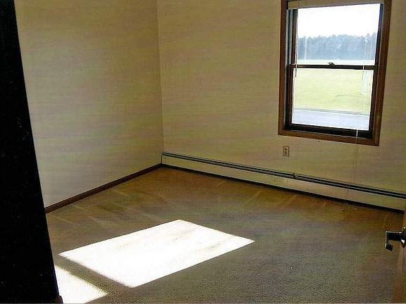 SPACIOUS BEDROOM