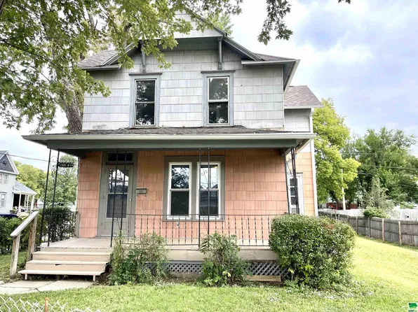 1421 W 14th St, Sioux City, IA 51103