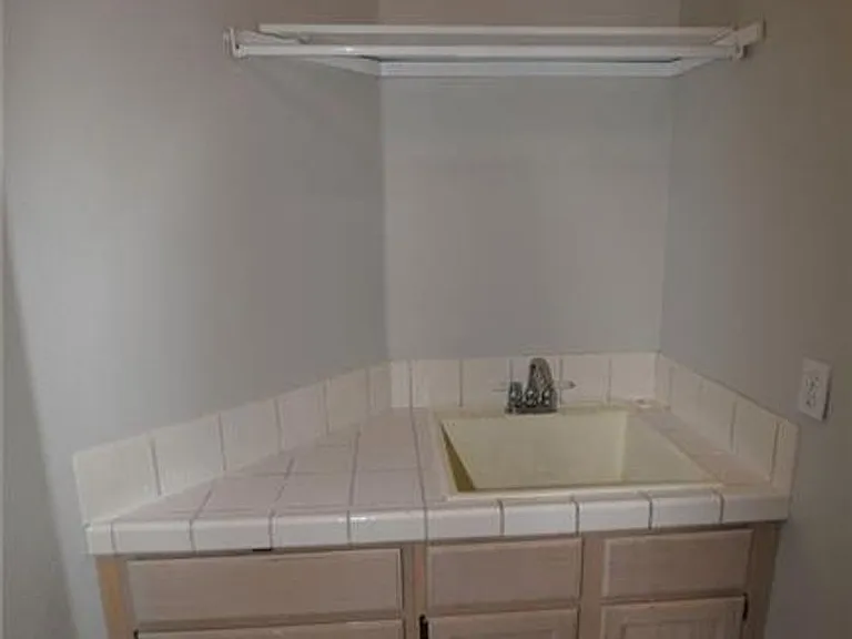 2111 Fountain Springs Dr — Photo 29
