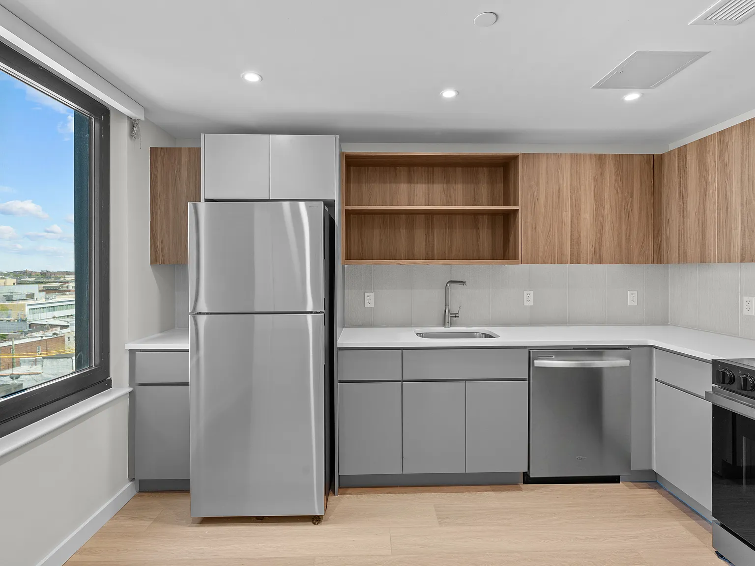 2905 West 17th Street — Photo 2