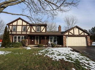 346 Applewood Dr, Rochester, NY 14612