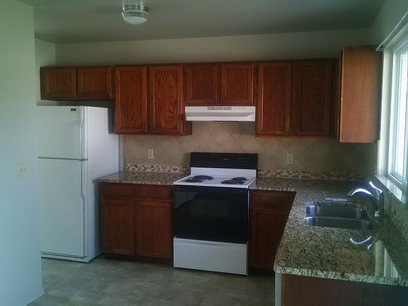 4th image of 2713 W 100th Dr