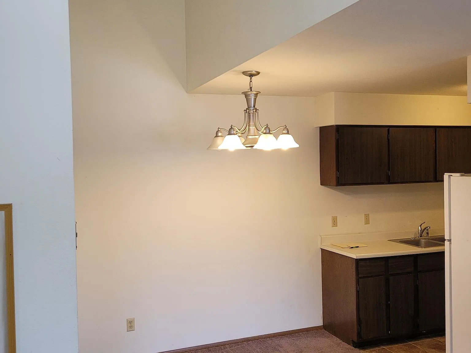2 bed, 750 sqft, $1,300 — Photo 3