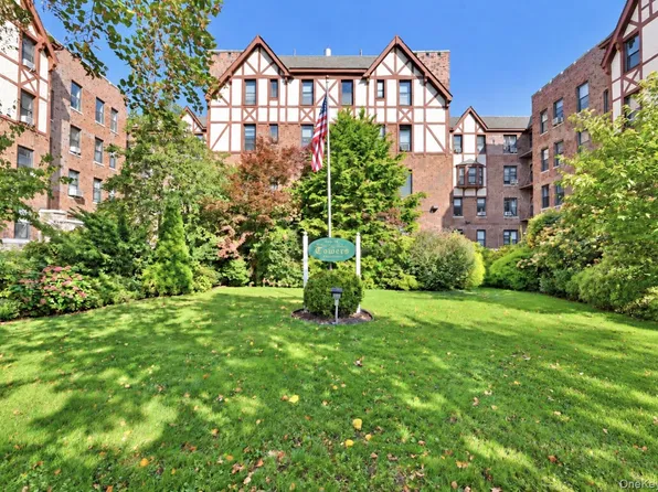 160-15 Powells Cove Blvd #D3, Whitestone, NY 11357