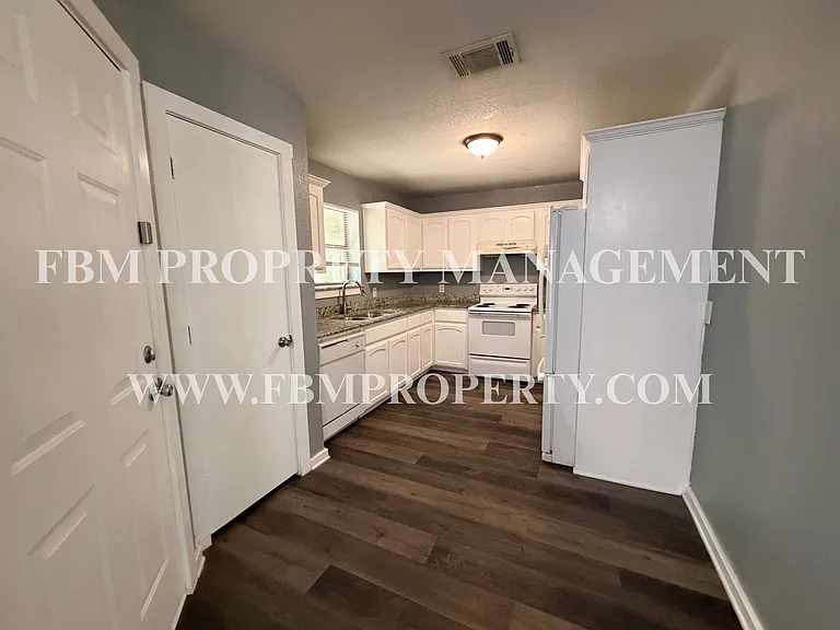 808 Metropolitan Ave — Photo 6