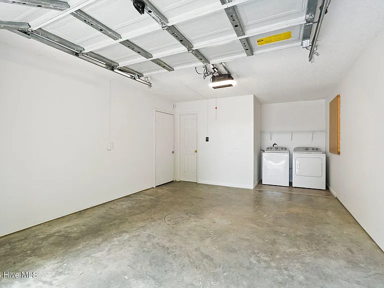 4304 Spirea Dr #B — Photo 15